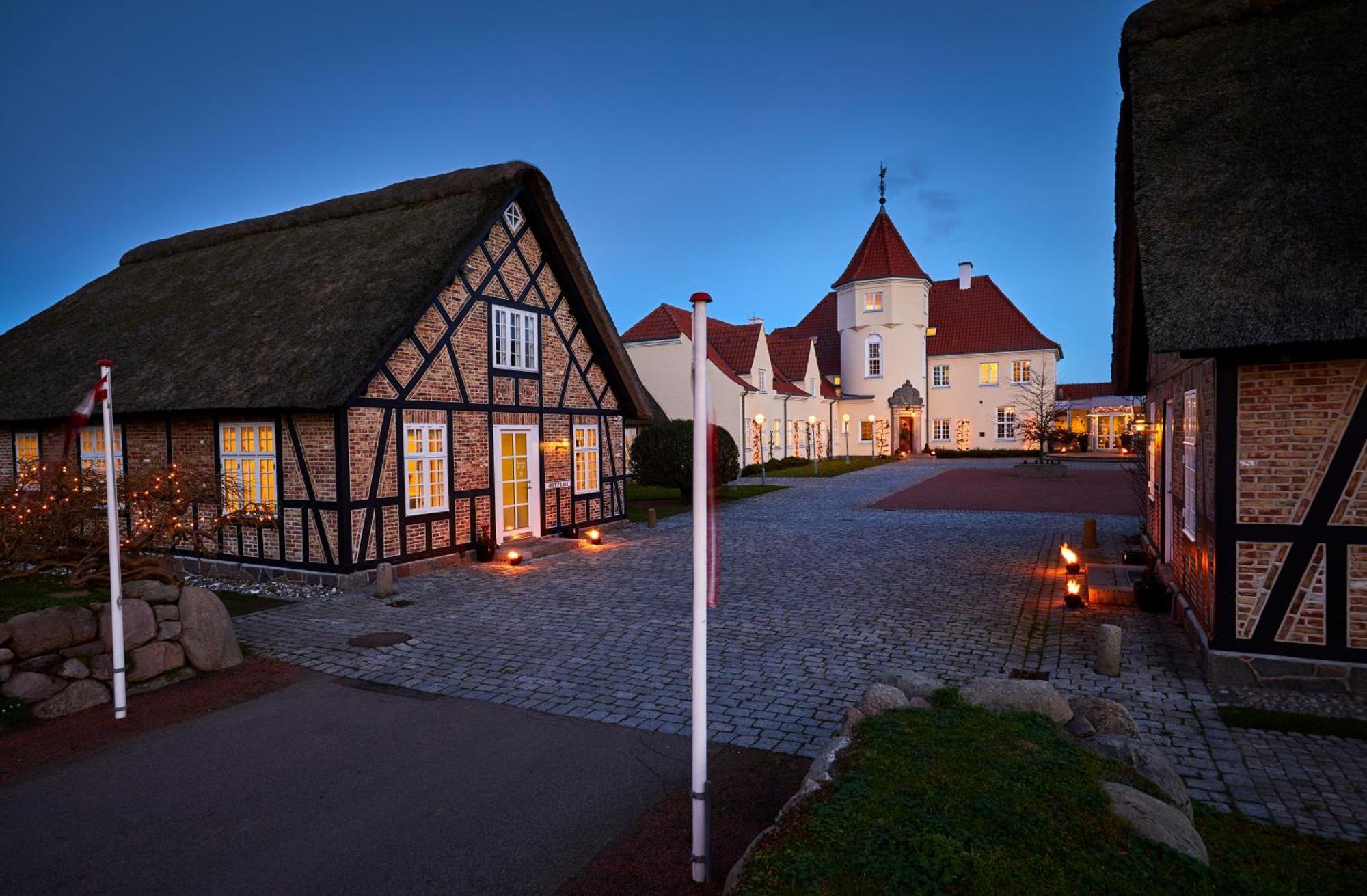 Gl. Avernaes Sinatur Hotel & Konference Ebberup Exterior photo