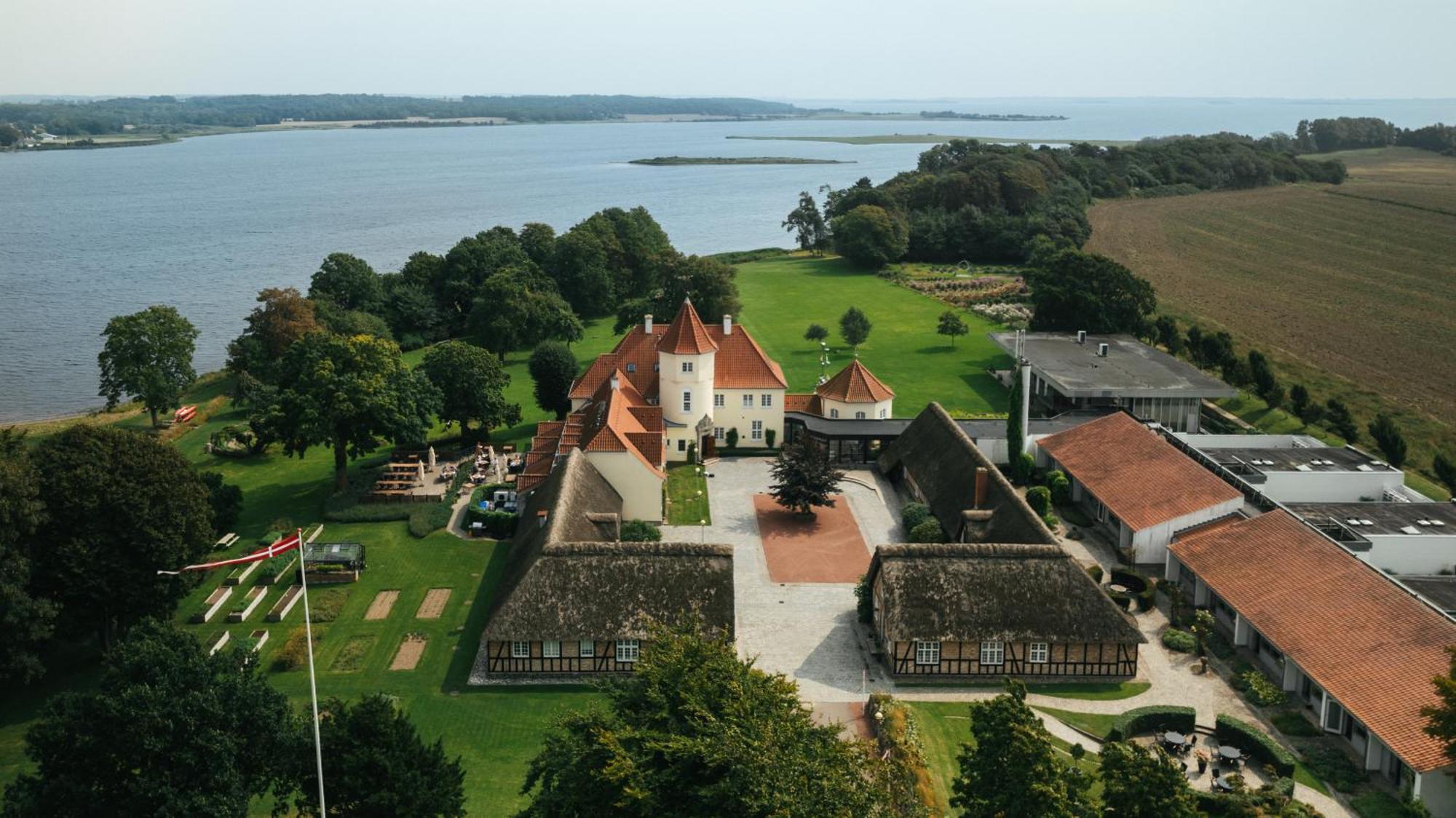 Gl. Avernaes Sinatur Hotel & Konference Ebberup Exterior photo