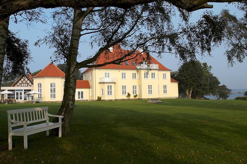 Gl. Avernaes Sinatur Hotel & Konference Ebberup Exterior photo