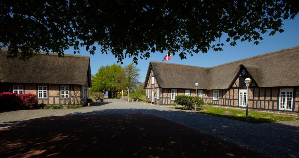 Gl. Avernaes Sinatur Hotel & Konference Ebberup Exterior photo