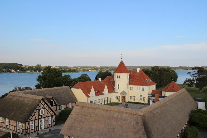 Gl. Avernaes Sinatur Hotel & Konference Ebberup Exterior photo