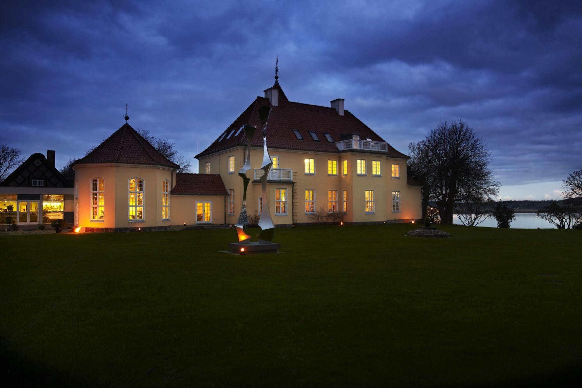 Gl. Avernaes Sinatur Hotel & Konference Ebberup Exterior photo